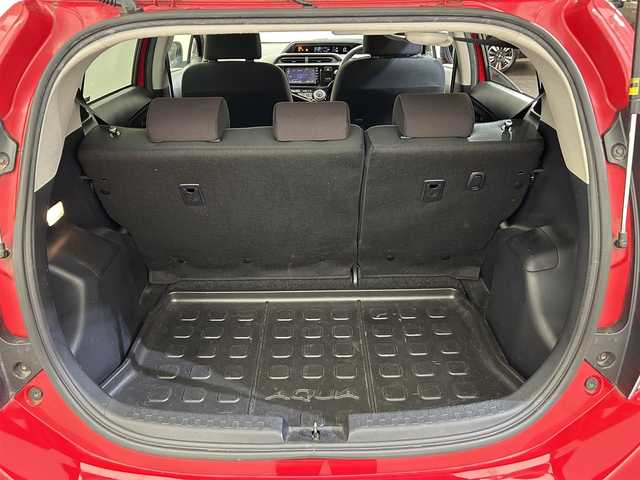 トヨタ アクア G 鹿児島県 2016(平28)年 4.5万km スーパーレッドⅤ ・ナビ（ワンセグＴＶ・ＢＴ・ＦＭ・ＡＭ・ＣＤ・ＤＶＤ・ＳＤ）/・バックカメラ　/・ＥＴＣ　/・前方ドラレコ　/・クルーズコントロール　/・オートマチックハイビーム　/・レーンキープアシスト　/・衝突軽減ブレーキ/・DN席シートヒーター/・スペアキー