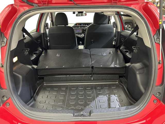 トヨタ アクア G 鹿児島県 2016(平28)年 4.5万km スーパーレッドⅤ ・ナビ（ワンセグＴＶ・ＢＴ・ＦＭ・ＡＭ・ＣＤ・ＤＶＤ・ＳＤ）/・バックカメラ　/・ＥＴＣ　/・前方ドラレコ　/・クルーズコントロール　/・オートマチックハイビーム　/・レーンキープアシスト　/・衝突軽減ブレーキ/・DN席シートヒーター/・スペアキー