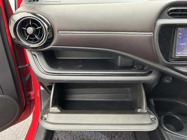 トヨタ アクア G 鹿児島県 2016(平28)年 4.5万km スーパーレッドⅤ ・ナビ（ワンセグＴＶ・ＢＴ・ＦＭ・ＡＭ・ＣＤ・ＤＶＤ・ＳＤ）/・バックカメラ　/・ＥＴＣ　/・前方ドラレコ　/・クルーズコントロール　/・オートマチックハイビーム　/・レーンキープアシスト　/・衝突軽減ブレーキ/・DN席シートヒーター/・スペアキー