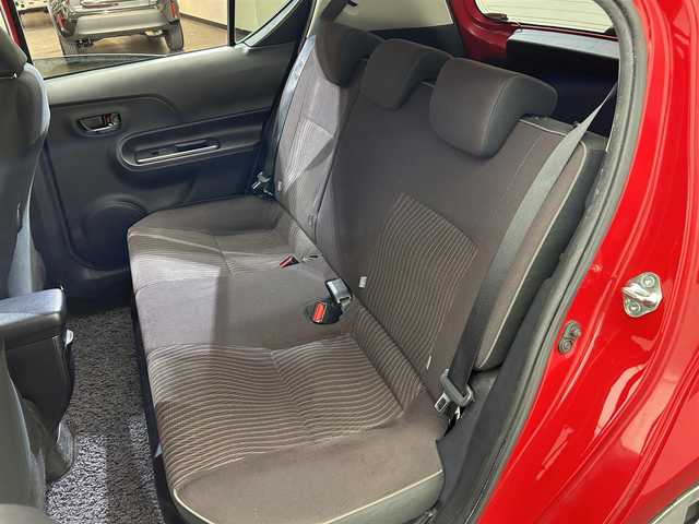 トヨタ アクア G 鹿児島県 2016(平28)年 4.5万km スーパーレッドⅤ ・ナビ（ワンセグＴＶ・ＢＴ・ＦＭ・ＡＭ・ＣＤ・ＤＶＤ・ＳＤ）/・バックカメラ　/・ＥＴＣ　/・前方ドラレコ　/・クルーズコントロール　/・オートマチックハイビーム　/・レーンキープアシスト　/・衝突軽減ブレーキ/・DN席シートヒーター/・スペアキー