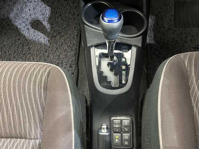 トヨタ アクア G 鹿児島県 2016(平28)年 4.5万km スーパーレッドⅤ ・ナビ（ワンセグＴＶ・ＢＴ・ＦＭ・ＡＭ・ＣＤ・ＤＶＤ・ＳＤ）/・バックカメラ　/・ＥＴＣ　/・前方ドラレコ　/・クルーズコントロール　/・オートマチックハイビーム　/・レーンキープアシスト　/・衝突軽減ブレーキ/・DN席シートヒーター/・スペアキー