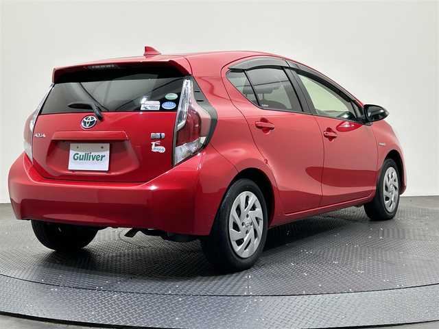 トヨタ アクア G 鹿児島県 2016(平28)年 4.5万km スーパーレッドⅤ ・ナビ（ワンセグＴＶ・ＢＴ・ＦＭ・ＡＭ・ＣＤ・ＤＶＤ・ＳＤ）/・バックカメラ　/・ＥＴＣ　/・前方ドラレコ　/・クルーズコントロール　/・オートマチックハイビーム　/・レーンキープアシスト　/・衝突軽減ブレーキ/・DN席シートヒーター/・スペアキー