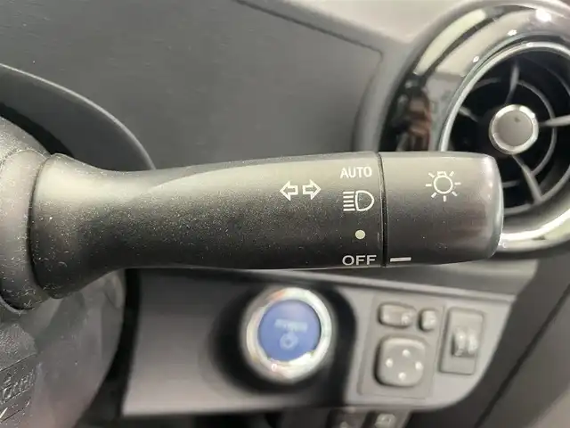 トヨタ アクア G 鹿児島県 2016(平28)年 4.5万km スーパーレッドⅤ ・ナビ（ワンセグＴＶ・ＢＴ・ＦＭ・ＡＭ・ＣＤ・ＤＶＤ・ＳＤ）/・バックカメラ　/・ＥＴＣ　/・前方ドラレコ　/・クルーズコントロール　/・オートマチックハイビーム　/・レーンキープアシスト　/・衝突軽減ブレーキ/・DN席シートヒーター/・スペアキー