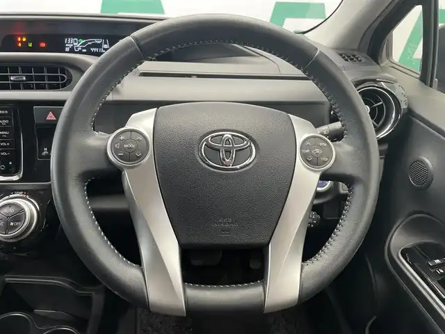 トヨタ アクア G 鹿児島県 2016(平28)年 4.5万km スーパーレッドⅤ ・ナビ（ワンセグＴＶ・ＢＴ・ＦＭ・ＡＭ・ＣＤ・ＤＶＤ・ＳＤ）/・バックカメラ　/・ＥＴＣ　/・前方ドラレコ　/・クルーズコントロール　/・オートマチックハイビーム　/・レーンキープアシスト　/・衝突軽減ブレーキ/・DN席シートヒーター/・スペアキー