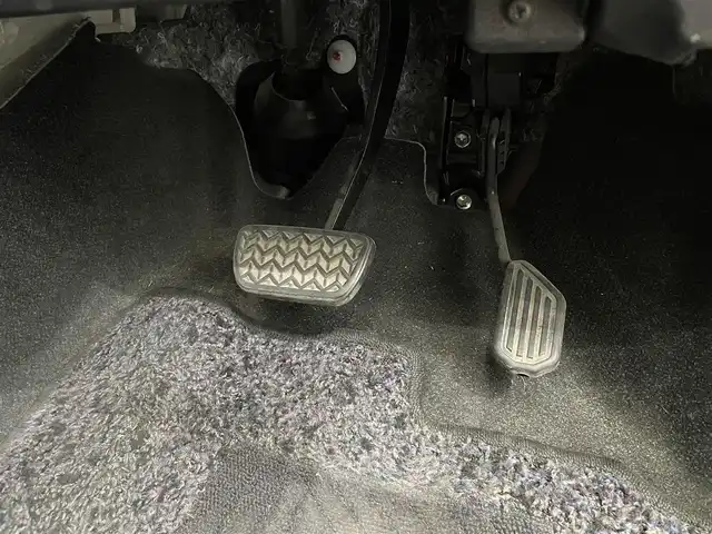 トヨタ アクア G 鹿児島県 2016(平28)年 4.5万km スーパーレッドⅤ ・ナビ（ワンセグＴＶ・ＢＴ・ＦＭ・ＡＭ・ＣＤ・ＤＶＤ・ＳＤ）/・バックカメラ　/・ＥＴＣ　/・前方ドラレコ　/・クルーズコントロール　/・オートマチックハイビーム　/・レーンキープアシスト　/・衝突軽減ブレーキ/・DN席シートヒーター/・スペアキー