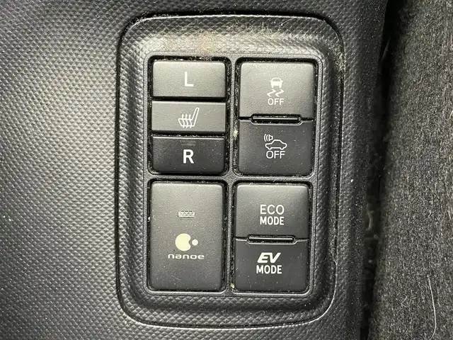 トヨタ アクア G 鹿児島県 2016(平28)年 4.5万km スーパーレッドⅤ ・ナビ（ワンセグＴＶ・ＢＴ・ＦＭ・ＡＭ・ＣＤ・ＤＶＤ・ＳＤ）/・バックカメラ　/・ＥＴＣ　/・前方ドラレコ　/・クルーズコントロール　/・オートマチックハイビーム　/・レーンキープアシスト　/・衝突軽減ブレーキ/・DN席シートヒーター/・スペアキー