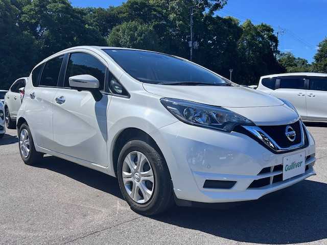 日産 ノート X 大阪府 2018(平30)年 3万km ブリリアントホワイトパール ナビ　/フルセグ　/Bluetooth　/全方位カメラ　/デジタルインナーミラー　/前後コーナーセンサー　/LEDヘッドライト　/オートライト　/ETC　/スマートキー　/フロアーマット