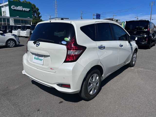 日産 ノート X 大阪府 2018(平30)年 3万km ブリリアントホワイトパール ナビ　/フルセグ　/Bluetooth　/全方位カメラ　/デジタルインナーミラー　/前後コーナーセンサー　/LEDヘッドライト　/オートライト　/ETC　/スマートキー　/フロアーマット