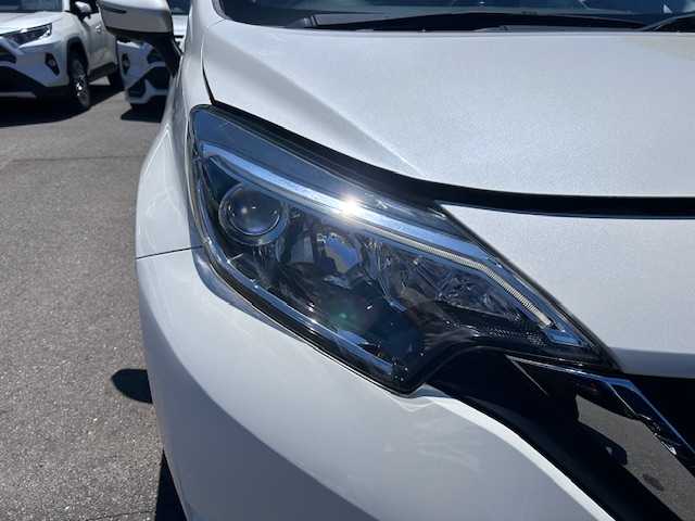 日産 ノート X 大阪府 2018(平30)年 3万km ブリリアントホワイトパール ナビ　/フルセグ　/Bluetooth　/全方位カメラ　/デジタルインナーミラー　/前後コーナーセンサー　/LEDヘッドライト　/オートライト　/ETC　/スマートキー　/フロアーマット
