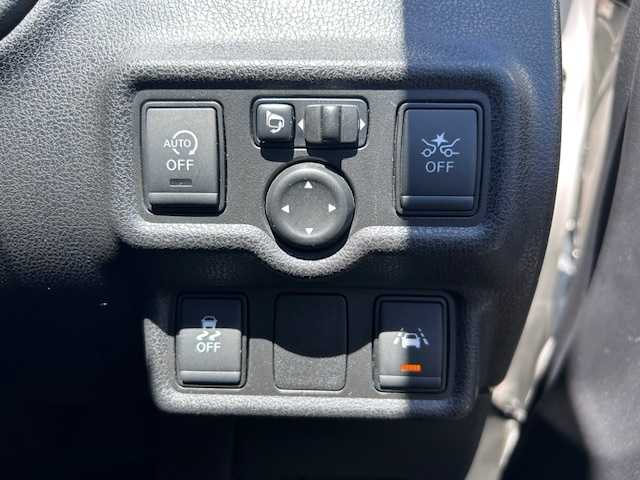 日産 ノート X 大阪府 2018(平30)年 3万km ブリリアントホワイトパール ナビ　/フルセグ　/Bluetooth　/全方位カメラ　/デジタルインナーミラー　/前後コーナーセンサー　/LEDヘッドライト　/オートライト　/ETC　/スマートキー　/フロアーマット