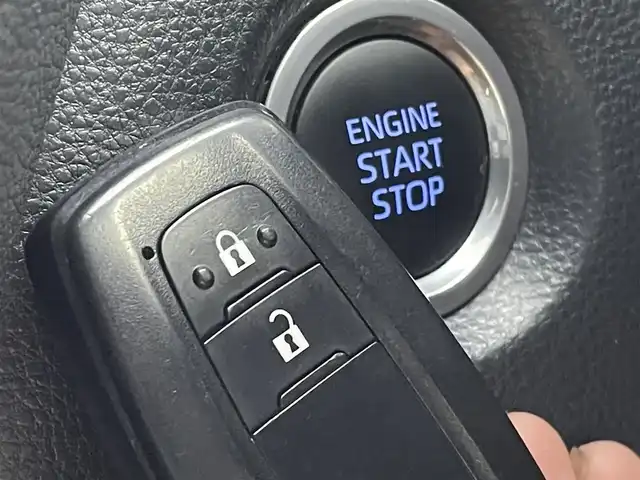 トヨタ カローラ スポーツ G スタイルパッケージ 千葉県 2021(令3)年 4.3万km アティチュードブラックマイカ セーフティセンス（予防安全パッケージ）/・プリクラッシュセーフティシステム/・レーンディパーチャーアラート/・ブレーキ制御付レーダークルーズコントロール/・オートマチックハイビーム/・ロードサインアシスト/純正7型ディスプレイオーディオ/・Bluetoothオーディオ/・バックカメラ/前後コーナーセンサー/専用ブラック塗装17インチAW/専用ハーフレザーシート/LEDヘッドライト/スマートキー/ビルトインETC