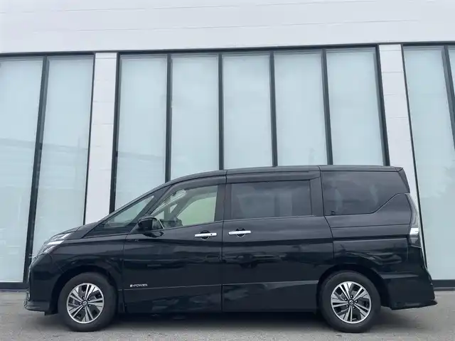 日産 セレナ e－パワー ハイウェイスター V 大阪府 2020(令2)年 4.9万km ダイヤモンドブラック 純正10インチナビ /ビルトインETC /全方位モニター　/ドライブレコーダー（前）　/両側パワースライドドア　/クルーズコントロール　/純正15インチアルミホイール　/LEDヘッドランプ　/純正フロアマット　/セーフティパックA/フリップダウンモニター