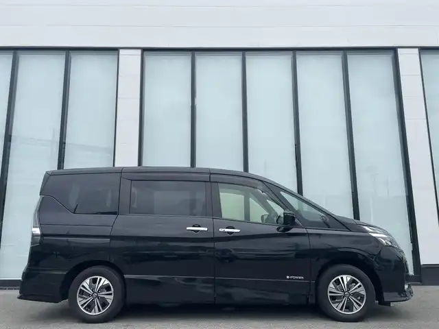 日産 セレナ e－パワー ハイウェイスター V 大阪府 2020(令2)年 4.9万km ダイヤモンドブラック 純正10インチナビ /ビルトインETC /全方位モニター　/ドライブレコーダー（前）　/両側パワースライドドア　/クルーズコントロール　/純正15インチアルミホイール　/LEDヘッドランプ　/純正フロアマット　/セーフティパックA/フリップダウンモニター