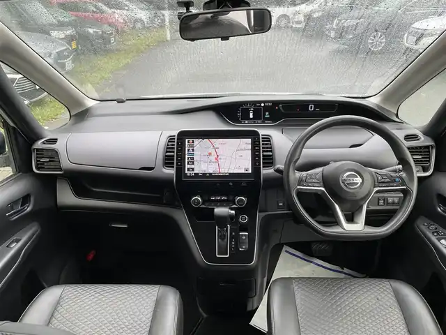 日産 セレナ X V 栃木県 2020(令2)年 10.6万km ブリリアントシルバー (株)IDOMが運営する【じしゃロン宇都宮店】の自社ローン専用車両になります。こちらは現金またはオートローンご利用時の価格です。自社ローンご希望の方は別途その旨お申付け下さい/禁煙車/純正１０インチナビ/アラウンドビューモニター/Ｂｌｕｅｔｏｏｔｈ接続/ＣＤ／ＤＶＤ/プロパイロット/後席用モニター/サンシェード/両側パワースライドドア/撥水シート/ＬＥＤヘッドライト/ＥＴＣ