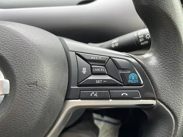 日産 セレナ X V 栃木県 2020(令2)年 10.6万km ブリリアントシルバー (株)IDOMが運営する【じしゃロン宇都宮店】の自社ローン専用車両になります。こちらは現金またはオートローンご利用時の価格です。自社ローンご希望の方は別途その旨お申付け下さい/禁煙車/純正１０インチナビ/アラウンドビューモニター/Ｂｌｕｅｔｏｏｔｈ接続/ＣＤ／ＤＶＤ/プロパイロット/後席用モニター/サンシェード/両側パワースライドドア/撥水シート/ＬＥＤヘッドライト/ＥＴＣ