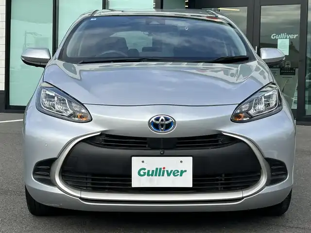 トヨタ アクア G 愛媛県 2022(令4)年 2.1万km シルバーM アラウンドビューモニター/純正ナビ/Bluetooth/USB/ETC/前後録画ドライブレコーダー/トヨタセーフティセンス/プリクラッシュセーフティ/レーンキープアシストシステム/パーキングブレーキサポート/レーダークルーズコントロール/オートマチックハイビーム/前後クリアランスソナー/革巻きステアリング/ステアリングスイッチ/ステアリングヒーター/D＋N席シートヒーター/LEDヘッドライト/オートライト/純正フロアマット/純正ホイールキャップ/プッシュスタート/スマートキー/スペアキー１本