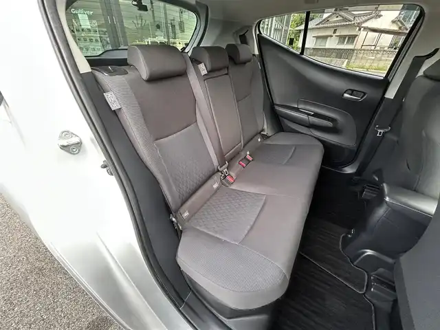 トヨタ アクア G 愛媛県 2022(令4)年 2.1万km シルバーM アラウンドビューモニター/純正ナビ/Bluetooth/USB/ETC/前後録画ドライブレコーダー/トヨタセーフティセンス/プリクラッシュセーフティ/レーンキープアシストシステム/パーキングブレーキサポート/レーダークルーズコントロール/オートマチックハイビーム/前後クリアランスソナー/革巻きステアリング/ステアリングスイッチ/ステアリングヒーター/D＋N席シートヒーター/LEDヘッドライト/オートライト/純正フロアマット/純正ホイールキャップ/プッシュスタート/スマートキー/スペアキー１本