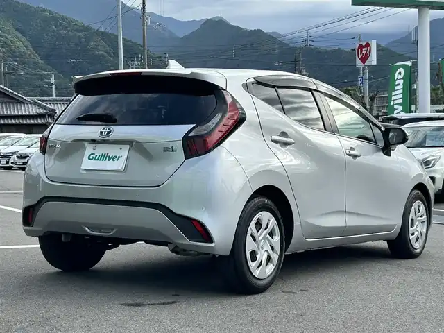 トヨタ アクア G 愛媛県 2022(令4)年 2.1万km シルバーM アラウンドビューモニター/純正ナビ/Bluetooth/USB/ETC/前後録画ドライブレコーダー/トヨタセーフティセンス/プリクラッシュセーフティ/レーンキープアシストシステム/パーキングブレーキサポート/レーダークルーズコントロール/オートマチックハイビーム/前後クリアランスソナー/革巻きステアリング/ステアリングスイッチ/ステアリングヒーター/D＋N席シートヒーター/LEDヘッドライト/オートライト/純正フロアマット/純正ホイールキャップ/プッシュスタート/スマートキー/スペアキー１本