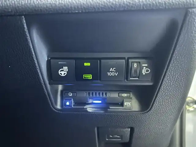 トヨタ アクア G 愛媛県 2022(令4)年 2.1万km シルバーM アラウンドビューモニター/純正ナビ/Bluetooth/USB/ETC/前後録画ドライブレコーダー/トヨタセーフティセンス/プリクラッシュセーフティ/レーンキープアシストシステム/パーキングブレーキサポート/レーダークルーズコントロール/オートマチックハイビーム/前後クリアランスソナー/革巻きステアリング/ステアリングスイッチ/ステアリングヒーター/D＋N席シートヒーター/LEDヘッドライト/オートライト/純正フロアマット/純正ホイールキャップ/プッシュスタート/スマートキー/スペアキー１本