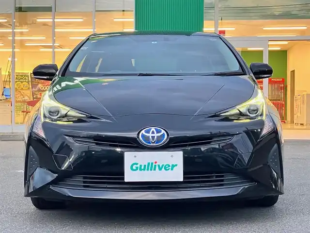 トヨタ プリウス S 静岡県 2018(平30)年 6.9万km アティチュードブラックマイカ 純正ナビ(CD/DVD/BTフルセグ)/バックカメラ/ETC/USB入力端子/エンジンスタートボタン/パワーステアリング/パワーウィンドウ/取扱説明書/アイドリングストップ/スマートキー/オートエアコン/スペアキー１本/純正フロアマット/ABS/横滑り防止装置/オートライト/W+サイドエアバック/カーテンエアバック/衝突軽減システム/シフト延長/純正ホイールキャップ３つ車載、１つ不足