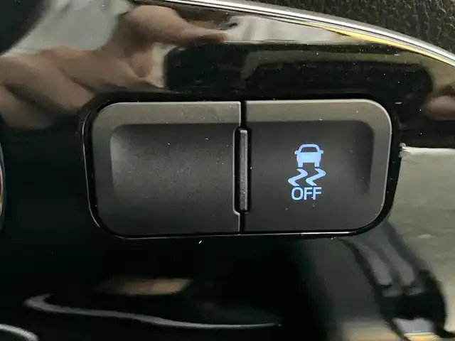 トヨタ プリウス S 静岡県 2018(平30)年 6.9万km アティチュードブラックマイカ 純正ナビ(CD/DVD/BTフルセグ)/バックカメラ/ETC/USB入力端子/エンジンスタートボタン/パワーステアリング/パワーウィンドウ/取扱説明書/アイドリングストップ/スマートキー/オートエアコン/スペアキー１本/純正フロアマット/ABS/横滑り防止装置/オートライト/W+サイドエアバック/カーテンエアバック/衝突軽減システム/シフト延長/純正ホイールキャップ３つ車載、１つ不足