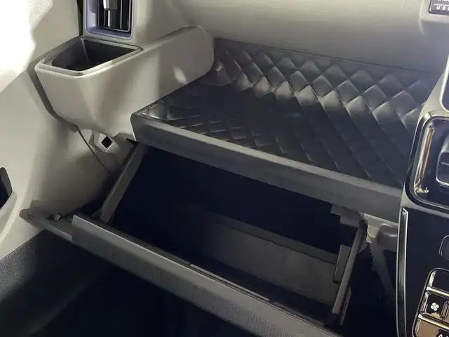 ダイハツ タント カスタム RS 福岡県 2019(令1)年 2.6万km ブラックマイカメタリック/シャイニングホワイトパール 純正ナビ9型/（BT/CD/DVD/AM/FM/iPod/SD）/フルセグTV/ETC/コーナーセンサー前後/レーンキープアシスト/ハンドル支援　/パーキングアシスト/先行車発信お知らせ機能/標識認識機能/衝突被害軽減システム/横滑り防止/運転席ロングスライド/レーダークルーズコントロール/ステアリングスイッチ/全方位カメラ/両側パワースライド/ハーフレザー/オートライト/オートハイビーム/純正フロアマット/純正15インチアルミ/ドアバイザー/スマートキー/取説