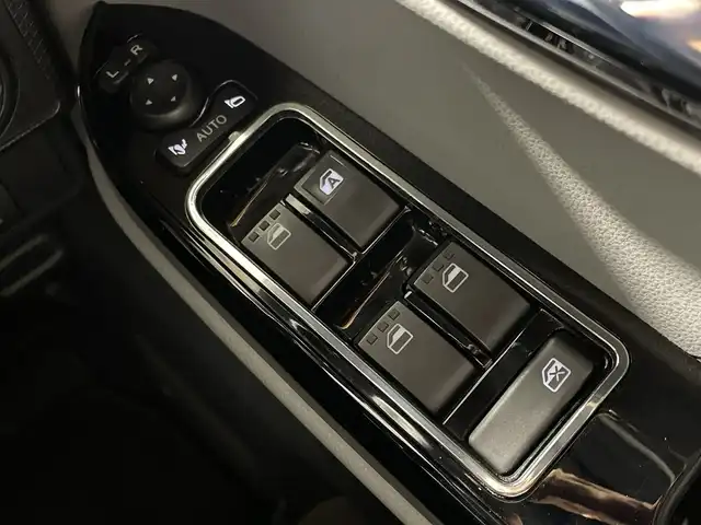 ダイハツ タント カスタム RS 福岡県 2019(令1)年 2.6万km ブラックマイカメタリック/シャイニングホワイトパール 純正ナビ9型/（BT/CD/DVD/AM/FM/iPod/SD）/フルセグTV/ETC/コーナーセンサー前後/レーンキープアシスト/ハンドル支援　/パーキングアシスト/先行車発信お知らせ機能/標識認識機能/衝突被害軽減システム/横滑り防止/運転席ロングスライド/レーダークルーズコントロール/ステアリングスイッチ/全方位カメラ/両側パワースライド/ハーフレザー/オートライト/オートハイビーム/純正フロアマット/純正15インチアルミ/ドアバイザー/スマートキー/取説