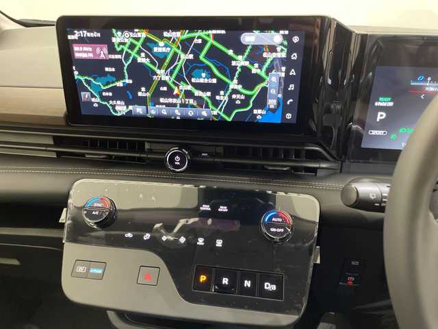 日産 セレナ e－パワー ハイウェイスター V 愛媛県 2025(令7)年 0.1千km パールⅡ e-POWER　ハイウエイスターV　ヘッドランプ オートレベライザー+アダプティブLEDヘッドライトシステム+インテリジェント アラウンドビューモニター（移動物 検知機能付）+インテリジェント ルームミラー+アドバンスドドライブアシストディスプレイ（12.3インチカラーディスプレイ）+統合型インターフェースディスプレイ+ワイヤレス充電器+6スピーカー+NissanConnectナビゲーションシステム（地デジ内蔵）+車載通信ユニット（TCU［Telematics Control Unit］）+ETC2.0ユニット（ビルトインタイプ）+ドライブレコーダー（前後セット）+プロパイロット（ナビリンク機能付）+プロパイロット緊急停止支援システム（SOSコール機能付）+SOSコール（488/400円）後席専用モニターHDMI NissanConnectナビ付車用(125/400円)/登録済未使用車　純正１２，３型ナビ　フリップダウンモニター　全周囲カメラ　プロパイロット　インテリジェントルームミラー　両側電動スライドドア　前後クリアランスソナー　ＥＴＣ　ＬＥＤヘッドライト　禁煙車