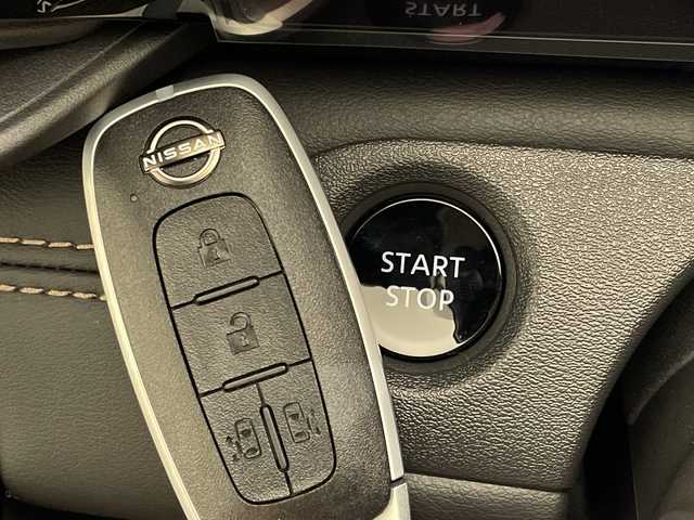 日産 セレナ e－パワー ハイウェイスター V 愛媛県 2025(令7)年 0.1千km パールⅡ e-POWER　ハイウエイスターV　ヘッドランプ オートレベライザー+アダプティブLEDヘッドライトシステム+インテリジェント アラウンドビューモニター（移動物 検知機能付）+インテリジェント ルームミラー+アドバンスドドライブアシストディスプレイ（12.3インチカラーディスプレイ）+統合型インターフェースディスプレイ+ワイヤレス充電器+6スピーカー+NissanConnectナビゲーションシステム（地デジ内蔵）+車載通信ユニット（TCU［Telematics Control Unit］）+ETC2.0ユニット（ビルトインタイプ）+ドライブレコーダー（前後セット）+プロパイロット（ナビリンク機能付）+プロパイロット緊急停止支援システム（SOSコール機能付）+SOSコール（488/400円）後席専用モニターHDMI NissanConnectナビ付車用(125/400円)/登録済未使用車　純正１２，３型ナビ　フリップダウンモニター　全周囲カメラ　プロパイロット　インテリジェントルームミラー　両側電動スライドドア　前後クリアランスソナー　ＥＴＣ　ＬＥＤヘッドライト　禁煙車