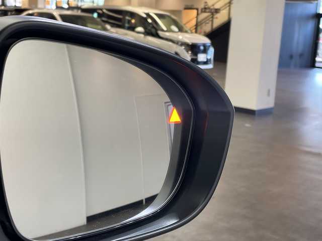 日産 セレナ e－パワー ハイウェイスター V 愛媛県 2025(令7)年 0.1千km パールⅡ e-POWER　ハイウエイスターV　ヘッドランプ オートレベライザー+アダプティブLEDヘッドライトシステム+インテリジェント アラウンドビューモニター（移動物 検知機能付）+インテリジェント ルームミラー+アドバンスドドライブアシストディスプレイ（12.3インチカラーディスプレイ）+統合型インターフェースディスプレイ+ワイヤレス充電器+6スピーカー+NissanConnectナビゲーションシステム（地デジ内蔵）+車載通信ユニット（TCU［Telematics Control Unit］）+ETC2.0ユニット（ビルトインタイプ）+ドライブレコーダー（前後セット）+プロパイロット（ナビリンク機能付）+プロパイロット緊急停止支援システム（SOSコール機能付）+SOSコール（488/400円）後席専用モニターHDMI NissanConnectナビ付車用(125/400円)/登録済未使用車　純正１２，３型ナビ　フリップダウンモニター　全周囲カメラ　プロパイロット　インテリジェントルームミラー　両側電動スライドドア　前後クリアランスソナー　ＥＴＣ　ＬＥＤヘッドライト　禁煙車