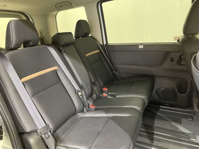 日産 セレナ e－パワー ハイウェイスター V 愛媛県 2025(令7)年 0.1千km パールⅡ e-POWER　ハイウエイスターV　ヘッドランプ オートレベライザー+アダプティブLEDヘッドライトシステム+インテリジェント アラウンドビューモニター（移動物 検知機能付）+インテリジェント ルームミラー+アドバンスドドライブアシストディスプレイ（12.3インチカラーディスプレイ）+統合型インターフェースディスプレイ+ワイヤレス充電器+6スピーカー+NissanConnectナビゲーションシステム（地デジ内蔵）+車載通信ユニット（TCU［Telematics Control Unit］）+ETC2.0ユニット（ビルトインタイプ）+ドライブレコーダー（前後セット）+プロパイロット（ナビリンク機能付）+プロパイロット緊急停止支援システム（SOSコール機能付）+SOSコール（488/400円）後席専用モニターHDMI NissanConnectナビ付車用(125/400円)/登録済未使用車　純正１２，３型ナビ　フリップダウンモニター　全周囲カメラ　プロパイロット　インテリジェントルームミラー　両側電動スライドドア　前後クリアランスソナー　ＥＴＣ　ＬＥＤヘッドライト　禁煙車