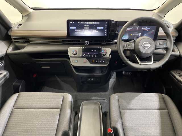 日産 セレナ e－パワー ハイウェイスター V 愛媛県 2025(令7)年 0.1千km パールⅡ e-POWER　ハイウエイスターV　ヘッドランプ オートレベライザー+アダプティブLEDヘッドライトシステム+インテリジェント アラウンドビューモニター（移動物 検知機能付）+インテリジェント ルームミラー+アドバンスドドライブアシストディスプレイ（12.3インチカラーディスプレイ）+統合型インターフェースディスプレイ+ワイヤレス充電器+6スピーカー+NissanConnectナビゲーションシステム（地デジ内蔵）+車載通信ユニット（TCU［Telematics Control Unit］）+ETC2.0ユニット（ビルトインタイプ）+ドライブレコーダー（前後セット）+プロパイロット（ナビリンク機能付）+プロパイロット緊急停止支援システム（SOSコール機能付）+SOSコール（488/400円）後席専用モニターHDMI NissanConnectナビ付車用(125/400円)/登録済未使用車　純正１２，３型ナビ　フリップダウンモニター　全周囲カメラ　プロパイロット　インテリジェントルームミラー　両側電動スライドドア　前後クリアランスソナー　ＥＴＣ　ＬＥＤヘッドライト　禁煙車