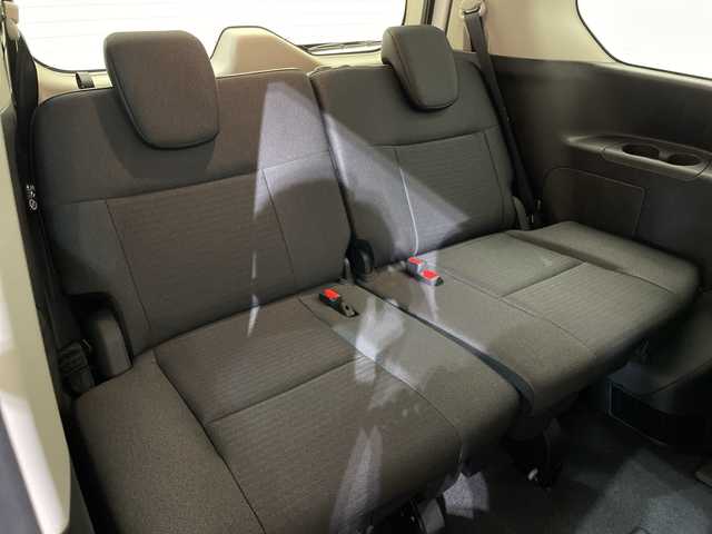 日産 セレナ e－パワー ハイウェイスター V 愛媛県 2025(令7)年 0.1千km パールⅡ e-POWER　ハイウエイスターV　ヘッドランプ オートレベライザー+アダプティブLEDヘッドライトシステム+インテリジェント アラウンドビューモニター（移動物 検知機能付）+インテリジェント ルームミラー+アドバンスドドライブアシストディスプレイ（12.3インチカラーディスプレイ）+統合型インターフェースディスプレイ+ワイヤレス充電器+6スピーカー+NissanConnectナビゲーションシステム（地デジ内蔵）+車載通信ユニット（TCU［Telematics Control Unit］）+ETC2.0ユニット（ビルトインタイプ）+ドライブレコーダー（前後セット）+プロパイロット（ナビリンク機能付）+プロパイロット緊急停止支援システム（SOSコール機能付）+SOSコール（488/400円）後席専用モニターHDMI NissanConnectナビ付車用(125/400円)/登録済未使用車　純正１２，３型ナビ　フリップダウンモニター　全周囲カメラ　プロパイロット　インテリジェントルームミラー　両側電動スライドドア　前後クリアランスソナー　ＥＴＣ　ＬＥＤヘッドライト　禁煙車