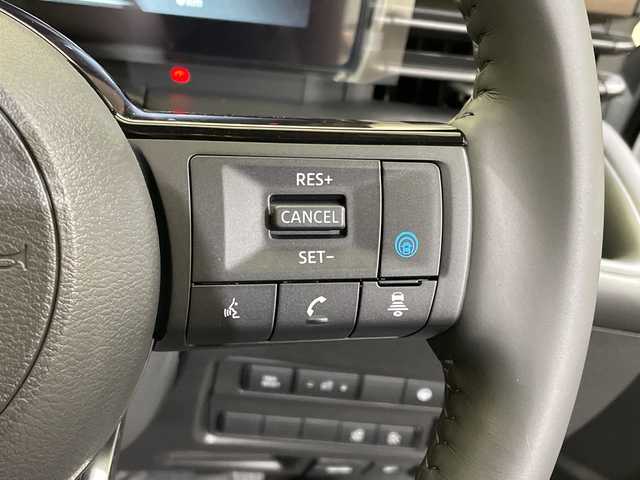 日産 セレナ e－パワー ハイウェイスター V 愛媛県 2025(令7)年 0.1千km パールⅡ e-POWER　ハイウエイスターV　ヘッドランプ オートレベライザー+アダプティブLEDヘッドライトシステム+インテリジェント アラウンドビューモニター（移動物 検知機能付）+インテリジェント ルームミラー+アドバンスドドライブアシストディスプレイ（12.3インチカラーディスプレイ）+統合型インターフェースディスプレイ+ワイヤレス充電器+6スピーカー+NissanConnectナビゲーションシステム（地デジ内蔵）+車載通信ユニット（TCU［Telematics Control Unit］）+ETC2.0ユニット（ビルトインタイプ）+ドライブレコーダー（前後セット）+プロパイロット（ナビリンク機能付）+プロパイロット緊急停止支援システム（SOSコール機能付）+SOSコール（488/400円）後席専用モニターHDMI NissanConnectナビ付車用(125/400円)/登録済未使用車　純正１２，３型ナビ　フリップダウンモニター　全周囲カメラ　プロパイロット　インテリジェントルームミラー　両側電動スライドドア　前後クリアランスソナー　ＥＴＣ　ＬＥＤヘッドライト　禁煙車