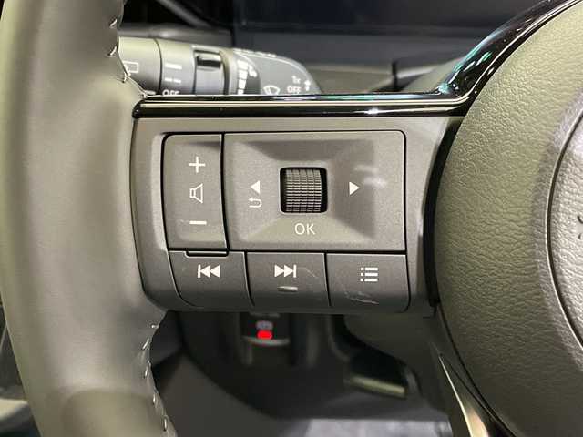 日産 セレナ e－パワー ハイウェイスター V 愛媛県 2025(令7)年 0.1千km パールⅡ e-POWER　ハイウエイスターV　ヘッドランプ オートレベライザー+アダプティブLEDヘッドライトシステム+インテリジェント アラウンドビューモニター（移動物 検知機能付）+インテリジェント ルームミラー+アドバンスドドライブアシストディスプレイ（12.3インチカラーディスプレイ）+統合型インターフェースディスプレイ+ワイヤレス充電器+6スピーカー+NissanConnectナビゲーションシステム（地デジ内蔵）+車載通信ユニット（TCU［Telematics Control Unit］）+ETC2.0ユニット（ビルトインタイプ）+ドライブレコーダー（前後セット）+プロパイロット（ナビリンク機能付）+プロパイロット緊急停止支援システム（SOSコール機能付）+SOSコール（488/400円）後席専用モニターHDMI NissanConnectナビ付車用(125/400円)/登録済未使用車　純正１２，３型ナビ　フリップダウンモニター　全周囲カメラ　プロパイロット　インテリジェントルームミラー　両側電動スライドドア　前後クリアランスソナー　ＥＴＣ　ＬＥＤヘッドライト　禁煙車