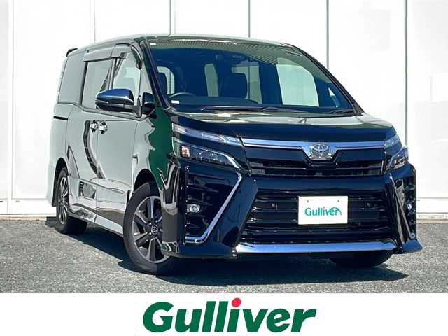 トヨタ ヴォクシー ZS 煌Ⅲ 福岡県 2021(令3)年 4.8万km ブラック 純正10インチワイドナビ/【AM/FM/CD/DVD/SD/BT/フルセグTV】/純正12インチリアフリップダウンモニター/バックカメラ/純正ドライブレコーダー/トヨタセーフティセンス/前後コーナーセンサー/ETC/両側パワースライドドア[/オートマチックハイビーム/ステアリングスイッチ/電動格納ミラー/LEDヘッドライト＆フォグランプ/ハーフレザーシート/後席サンシェード/純正ドアバイザー/スペアタイヤ