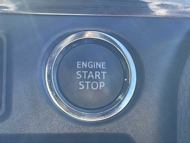 トヨタ ヴォクシー ZS 煌Ⅲ 福岡県 2021(令3)年 4.8万km ブラック 純正10インチワイドナビ/【AM/FM/CD/DVD/SD/BT/フルセグTV】/純正12インチリアフリップダウンモニター/バックカメラ/純正ドライブレコーダー/トヨタセーフティセンス/前後コーナーセンサー/ETC/両側パワースライドドア[/オートマチックハイビーム/ステアリングスイッチ/電動格納ミラー/LEDヘッドライト＆フォグランプ/ハーフレザーシート/後席サンシェード/純正ドアバイザー/スペアタイヤ