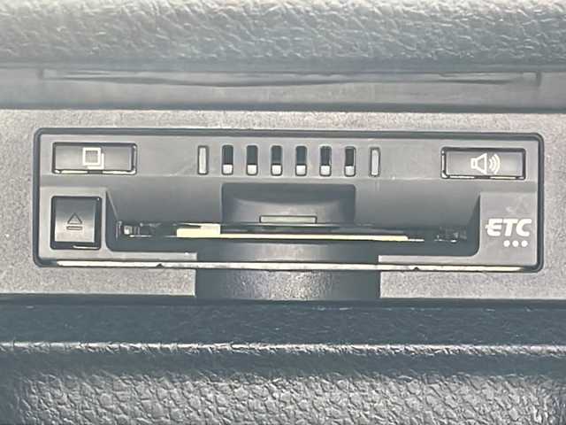 トヨタ ヴォクシー ZS 煌Ⅲ 福岡県 2021(令3)年 4.8万km ブラック 純正10インチワイドナビ/【AM/FM/CD/DVD/SD/BT/フルセグTV】/純正12インチリアフリップダウンモニター/バックカメラ/純正ドライブレコーダー/トヨタセーフティセンス/前後コーナーセンサー/ETC/両側パワースライドドア[/オートマチックハイビーム/ステアリングスイッチ/電動格納ミラー/LEDヘッドライト＆フォグランプ/ハーフレザーシート/後席サンシェード/純正ドアバイザー/スペアタイヤ