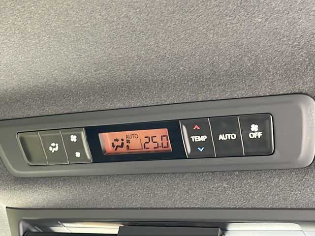 トヨタ ヴォクシー ZS 煌Ⅲ 福岡県 2021(令3)年 4.8万km ブラック 純正10インチワイドナビ/【AM/FM/CD/DVD/SD/BT/フルセグTV】/純正12インチリアフリップダウンモニター/バックカメラ/純正ドライブレコーダー/トヨタセーフティセンス/前後コーナーセンサー/ETC/両側パワースライドドア[/オートマチックハイビーム/ステアリングスイッチ/電動格納ミラー/LEDヘッドライト＆フォグランプ/ハーフレザーシート/後席サンシェード/純正ドアバイザー/スペアタイヤ