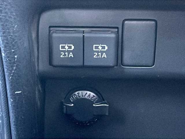 トヨタ ヴォクシー ZS 煌Ⅲ 福岡県 2021(令3)年 4.8万km ブラック 純正10インチワイドナビ/【AM/FM/CD/DVD/SD/BT/フルセグTV】/純正12インチリアフリップダウンモニター/バックカメラ/純正ドライブレコーダー/トヨタセーフティセンス/前後コーナーセンサー/ETC/両側パワースライドドア[/オートマチックハイビーム/ステアリングスイッチ/電動格納ミラー/LEDヘッドライト＆フォグランプ/ハーフレザーシート/後席サンシェード/純正ドアバイザー/スペアタイヤ