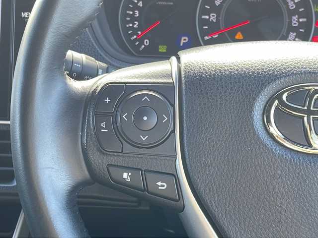 トヨタ ヴォクシー ZS 煌Ⅲ 福岡県 2021(令3)年 4.8万km ブラック 純正10インチワイドナビ/【AM/FM/CD/DVD/SD/BT/フルセグTV】/純正12インチリアフリップダウンモニター/バックカメラ/純正ドライブレコーダー/トヨタセーフティセンス/前後コーナーセンサー/ETC/両側パワースライドドア[/オートマチックハイビーム/ステアリングスイッチ/電動格納ミラー/LEDヘッドライト＆フォグランプ/ハーフレザーシート/後席サンシェード/純正ドアバイザー/スペアタイヤ