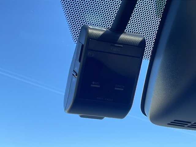 トヨタ ヴォクシー ZS 煌Ⅲ 福岡県 2021(令3)年 4.8万km ブラック 純正10インチワイドナビ/【AM/FM/CD/DVD/SD/BT/フルセグTV】/純正12インチリアフリップダウンモニター/バックカメラ/純正ドライブレコーダー/トヨタセーフティセンス/前後コーナーセンサー/ETC/両側パワースライドドア[/オートマチックハイビーム/ステアリングスイッチ/電動格納ミラー/LEDヘッドライト＆フォグランプ/ハーフレザーシート/後席サンシェード/純正ドアバイザー/スペアタイヤ