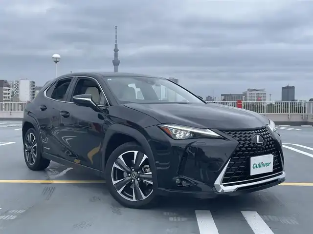 レクサス ＵＸ 250h バージョンL 東京都 2021(令3)年 4.4万km グラファイトブラックガラスフレーク サンルーフ/白皮シート/純正ナビ（CD/BT/地デジTV）/バックカメラ・全方位カメラ/純正１８インチアルミ/パワーバックドア/メモリーパワーシート/シートヒーター/エアシート/パドルシフト/社外ドライブレコーダー（DC-DR652・COMTEC)/ETC2.0/Lexus Safety System＋/PCS(プリクラッシュセーフティ）/LTA(レーントレーシングアシスト）/AHB(オートマチックハイビーム）/RSA(ロードサインアシスト）/レーダークルーズコントロール/先行車発進告知/スペアキー２本/保証書・取説