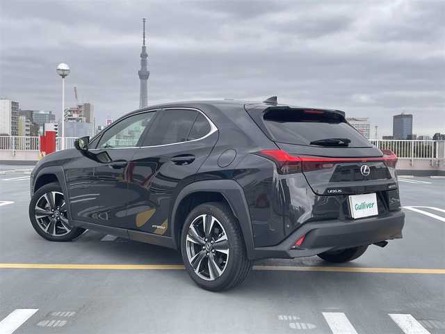 レクサス ＵＸ 250h バージョンL 東京都 2021(令3)年 4.4万km グラファイトブラックガラスフレーク サンルーフ/白皮シート/純正ナビ（CD/BT/地デジTV）/バックカメラ・全方位カメラ/純正１８インチアルミ/パワーバックドア/メモリーパワーシート/シートヒーター/エアシート/パドルシフト/社外ドライブレコーダー（DC-DR652・COMTEC)/ETC2.0/Lexus Safety System＋/PCS(プリクラッシュセーフティ）/LTA(レーントレーシングアシスト）/AHB(オートマチックハイビーム）/RSA(ロードサインアシスト）/レーダークルーズコントロール/先行車発進告知/スペアキー２本/保証書・取説