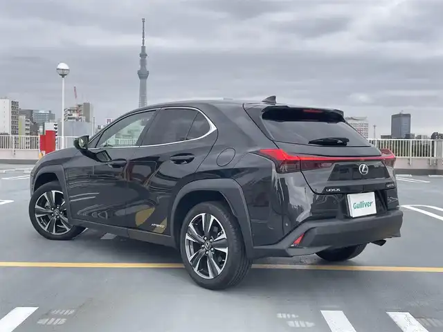レクサス ＵＸ 250h バージョンL 東京都 2021(令3)年 4.4万km グラファイトブラックガラスフレーク サンルーフ/白皮シート/純正ナビ（CD/BT/地デジTV）/バックカメラ・全方位カメラ/純正１８インチアルミ/パワーバックドア/メモリーパワーシート/シートヒーター/エアシート/パドルシフト/社外ドライブレコーダー（DC-DR652・COMTEC)/ETC2.0/Lexus Safety System＋/PCS(プリクラッシュセーフティ）/LTA(レーントレーシングアシスト）/AHB(オートマチックハイビーム）/RSA(ロードサインアシスト）/レーダークルーズコントロール/先行車発進告知/スペアキー２本/保証書・取説