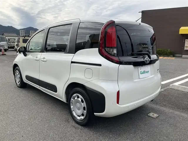 トヨタ シエンタ ハイブリッド G 滋賀県 2024(令6)年 0.6万km ホワイトパールクリスタルシャイン トヨタセーフティセンス/ブラインドスポットモニター/クルーズコントロール/4WD/7人乗り/純正ディスプレイオーディオ/　Bluetooth フルセグテレビ/バックカメラ/ビルトインETC/両側パワースライドドア/ドライブレコーダー/LEDヘッドライト/ブレーキホールド/電動パーキングブレーキ/スペアキー有り/取扱説明書/保証書