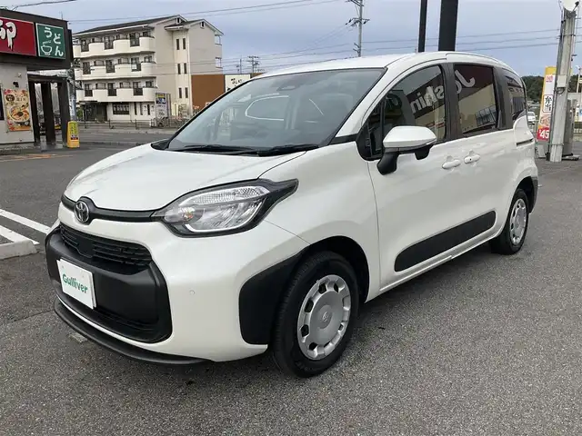 トヨタ シエンタ ハイブリッド G 滋賀県 2024(令6)年 0.6万km ホワイトパールクリスタルシャイン トヨタセーフティセンス/ブラインドスポットモニター/クルーズコントロール/4WD/7人乗り/純正ディスプレイオーディオ/　Bluetooth フルセグテレビ/バックカメラ/ビルトインETC/両側パワースライドドア/ドライブレコーダー/LEDヘッドライト/ブレーキホールド/電動パーキングブレーキ/スペアキー有り/取扱説明書/保証書