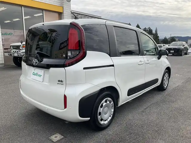 トヨタ シエンタ ハイブリッド G 滋賀県 2024(令6)年 0.6万km ホワイトパールクリスタルシャイン トヨタセーフティセンス/ブラインドスポットモニター/クルーズコントロール/4WD/7人乗り/純正ディスプレイオーディオ/　Bluetooth フルセグテレビ/バックカメラ/ビルトインETC/両側パワースライドドア/ドライブレコーダー/LEDヘッドライト/ブレーキホールド/電動パーキングブレーキ/スペアキー有り/取扱説明書/保証書