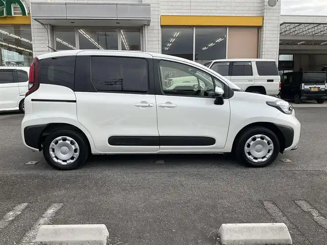 トヨタ シエンタ ハイブリッド G 滋賀県 2024(令6)年 0.6万km ホワイトパールクリスタルシャイン トヨタセーフティセンス/ブラインドスポットモニター/クルーズコントロール/4WD/7人乗り/純正ディスプレイオーディオ/　Bluetooth フルセグテレビ/バックカメラ/ビルトインETC/両側パワースライドドア/ドライブレコーダー/LEDヘッドライト/ブレーキホールド/電動パーキングブレーキ/スペアキー有り/取扱説明書/保証書