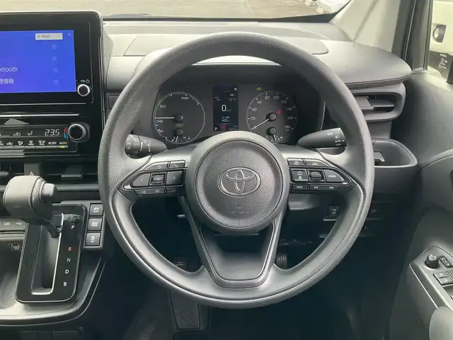 トヨタ シエンタ ハイブリッド G 滋賀県 2024(令6)年 0.6万km ホワイトパールクリスタルシャイン トヨタセーフティセンス/ブラインドスポットモニター/クルーズコントロール/4WD/7人乗り/純正ディスプレイオーディオ/　Bluetooth フルセグテレビ/バックカメラ/ビルトインETC/両側パワースライドドア/ドライブレコーダー/LEDヘッドライト/ブレーキホールド/電動パーキングブレーキ/スペアキー有り/取扱説明書/保証書